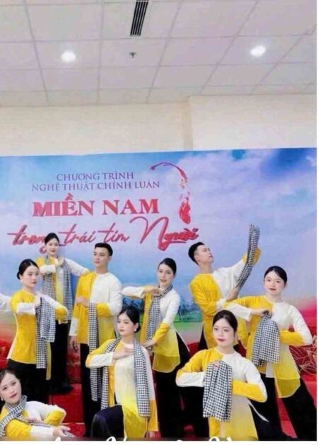 Áo bà ba trắng vàng