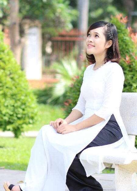 Áo dài chiffon trắng kết ngọc