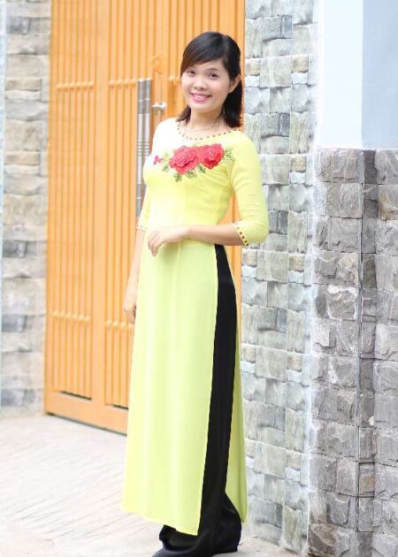 Áo dài chiffon vàng kết đá dán hoa 3D