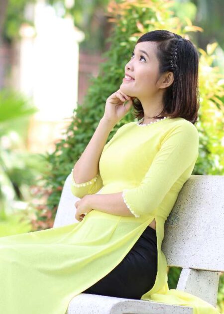 Áo dài chiffon vàng kết ngọc