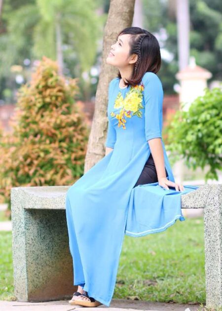 Áo dài chiffon xanh biển dán hoa 3D