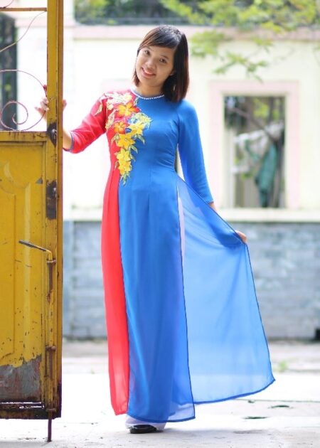 Áo dài đỏ xanh dương thêu hoa 3D