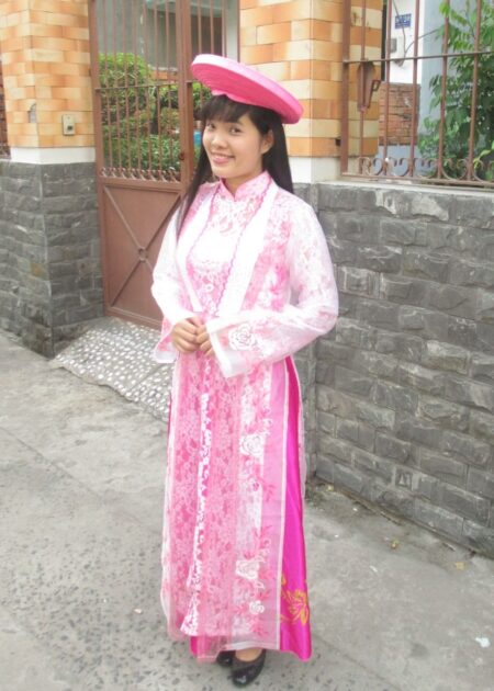 Áo dài hoàng hậu màu hồng
