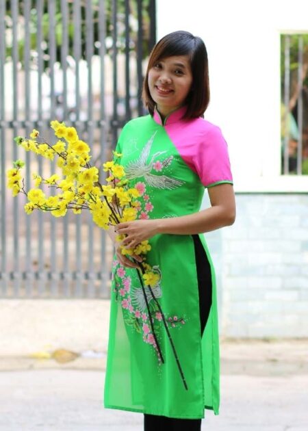 Áo dài nữ cách tân xanh lá hồng họa tiết chim cò