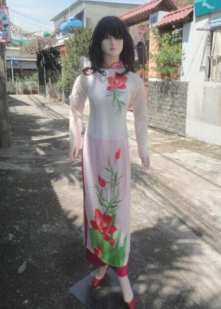 Áo dài trắng sen đỏ tay ren