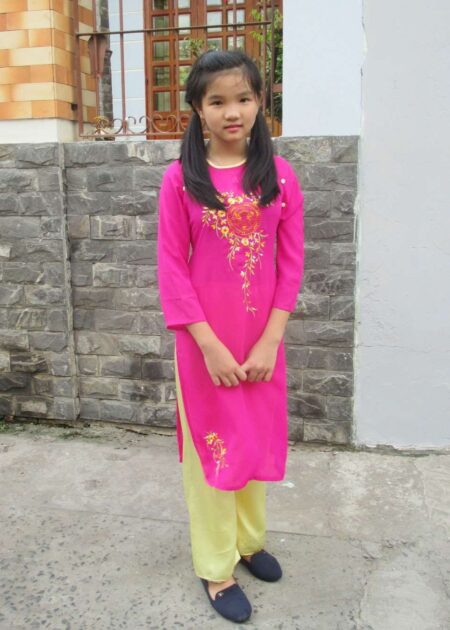 Áo dài trẻ em màu hồng thêu hoa