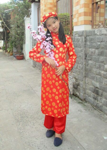 Áo dài trẻ em nữ gấm đồng tiền màu đỏ