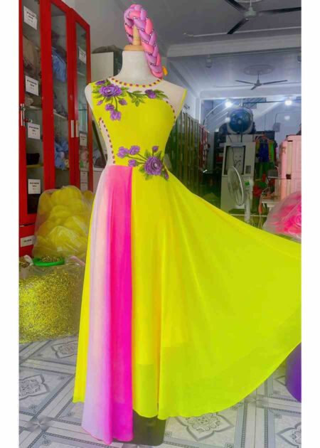 Đầm ca hát múa vàng, tà  hồng, hoa 3D tím