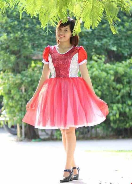 Đầm múa ngang gối kim sa - lưới đỏ phối trắng