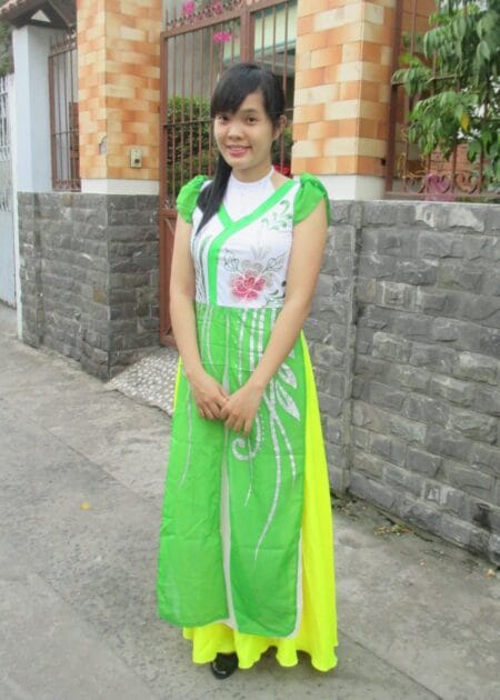 Đầm múa tà xanh lá, trắng đính cườm