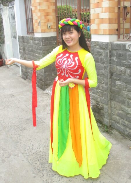 Đầm múa thân đỏ váy vàng 3 tà nhỏ