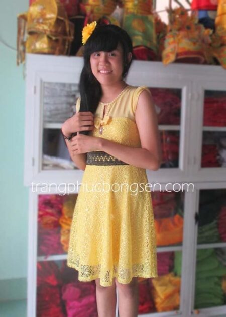 Đầm ren lưới màu vàng