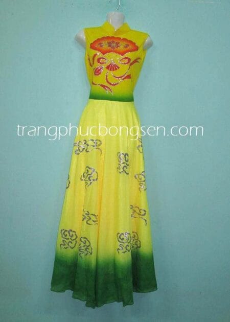Đầm vàng in phun họa tiết hình quạt