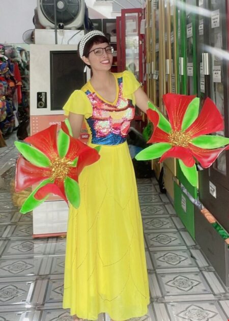 Đầm váy múa hát đương đại màu vàng dạ quang, ngực sen kim sa