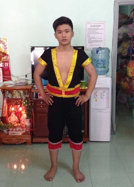 Dân tộc Mèo nam màu đen (áo viền vàng quần lửng)