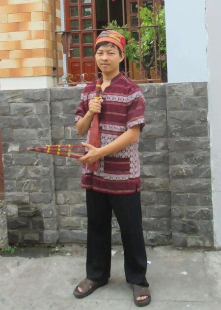 Dân tộc Mèo nam trắng nâu