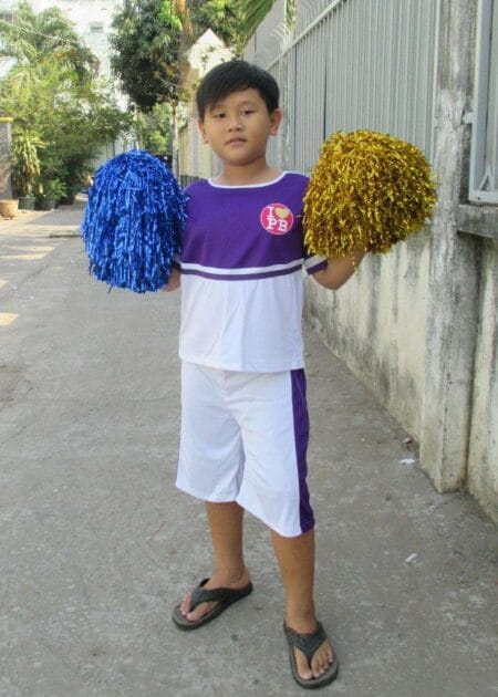 Đồ múa cổ động nam trắng phối tím