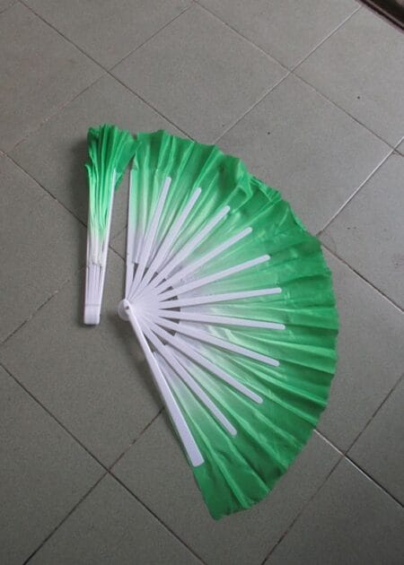 Quạt lụa nan nhựa xanh lá