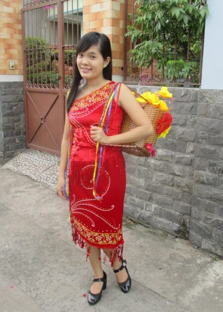 Tây Nguyên nữ - Áo váy nhung đỏ chéo vai