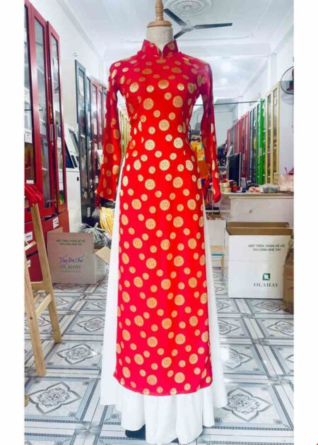 Trang phục áo dài gấm đồng tiền truyền thống đỏ