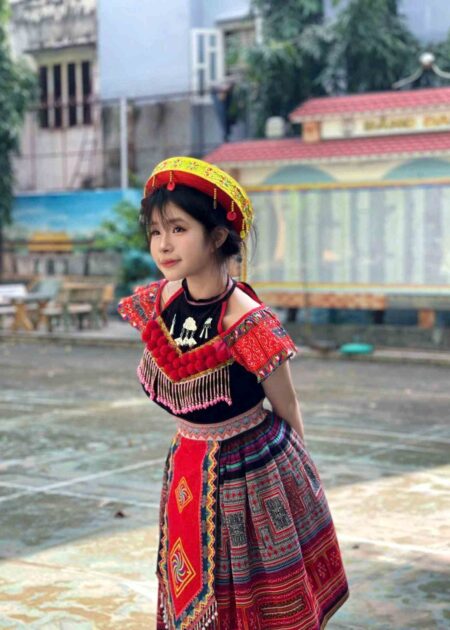 Trang phục dân tộc Mèo/ H Mông tông đỏ truyền thống cực kỳ đẹp
