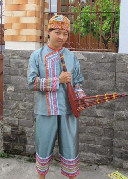 Trang phục dân tộc vùng Tây Bắc màu xám