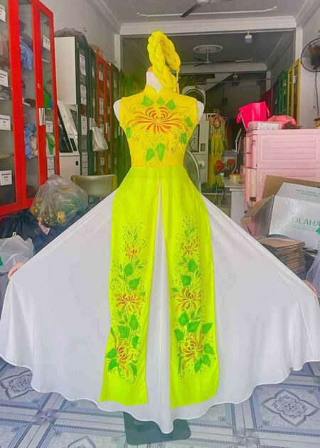Trang phục hát múa áo dài cách điệu vàng 3 tà hoa cúc