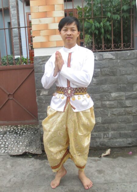 Trang phục truyền thống Thái Lan nam màu vàng