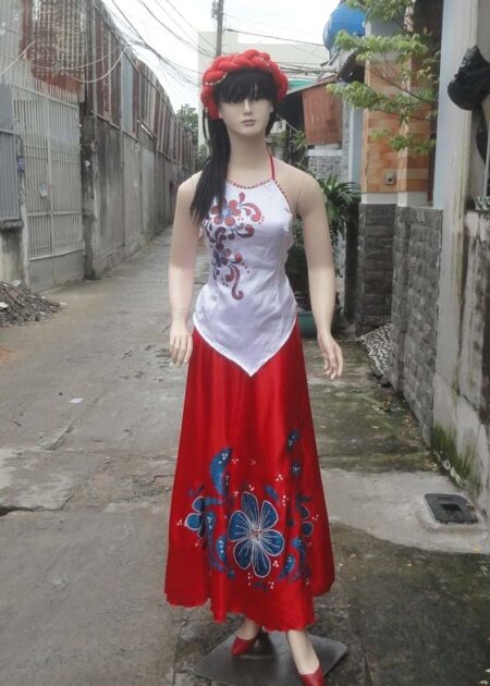 Yếm trắng phun hoa, đụp đỏ dài